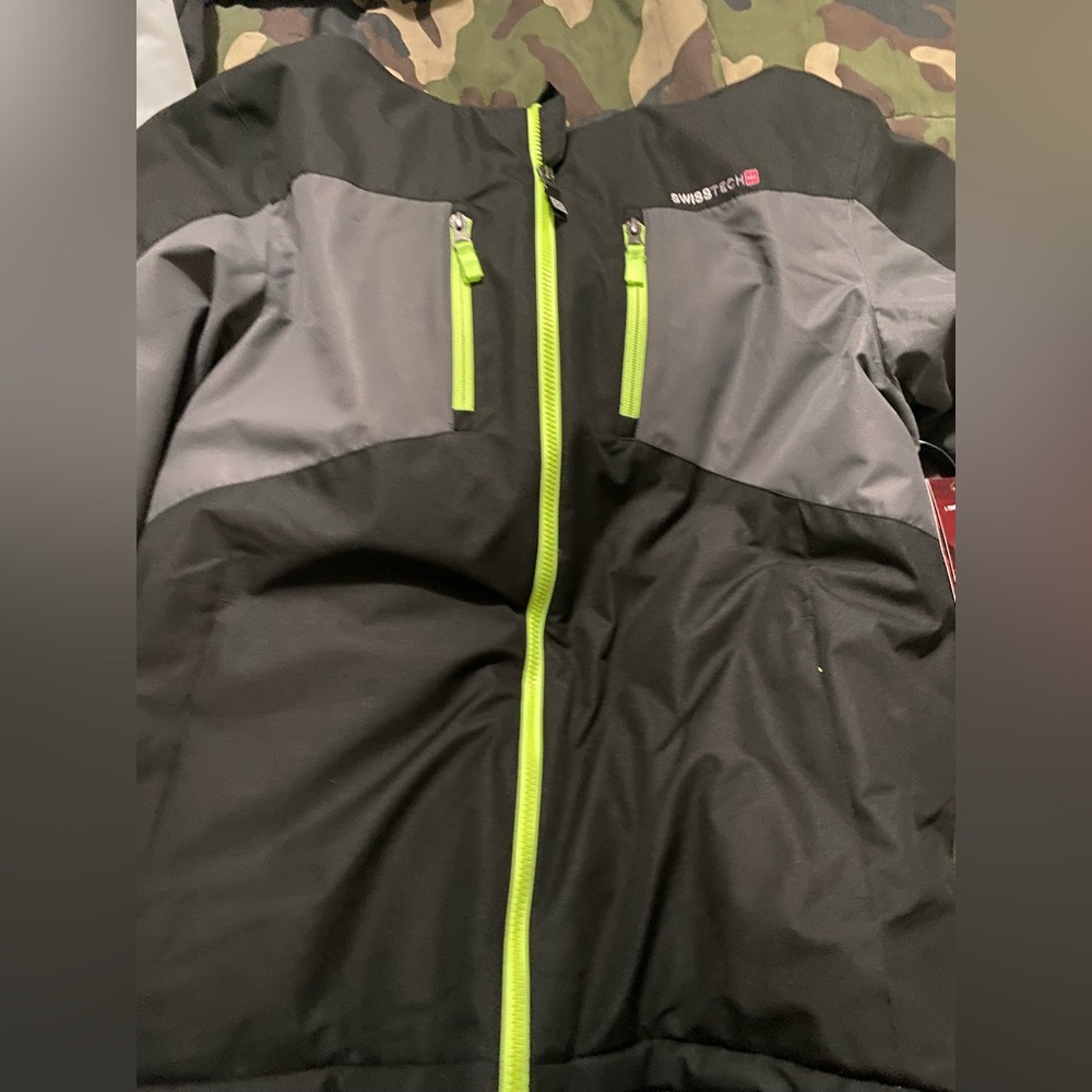 BOYS XXL (18) NWT Swiss Tech 4 in 1 rain jacket